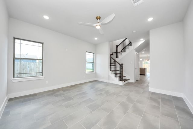 1110 E Main Street, La Porte, TX 77571