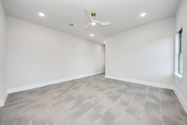 1110 E Main Street, La Porte, TX 77571