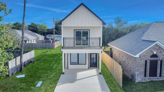 1110 E Main Street, La Porte, TX 77571