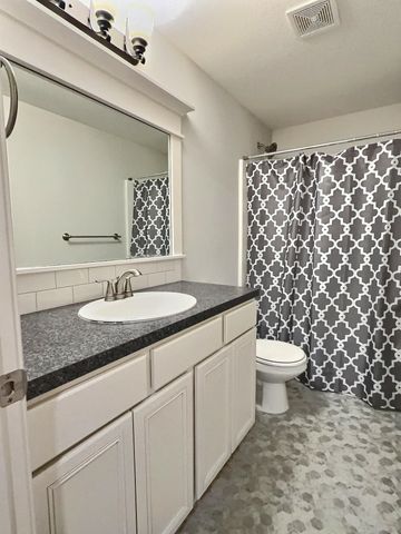 1621 N Thoroughbred St, Wichita, KS 67235