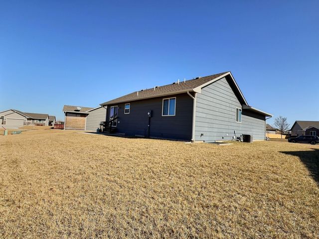 1621 N Thoroughbred St, Wichita, KS 67235