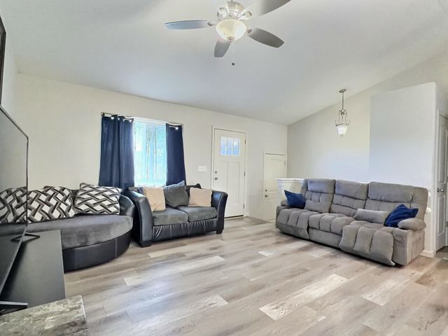 1621 N Thoroughbred St, Wichita, KS 67235