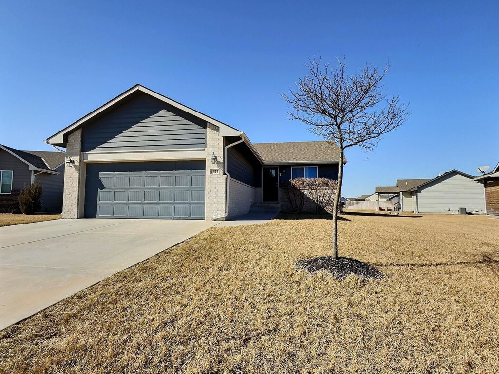 1621 N Thoroughbred St, Wichita, KS 67235