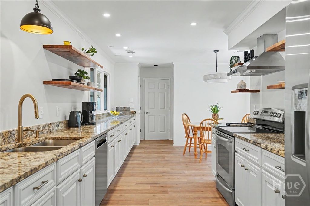 Image 12 of property listing at 115 Wickersham Drive, Savannah, GA 31411