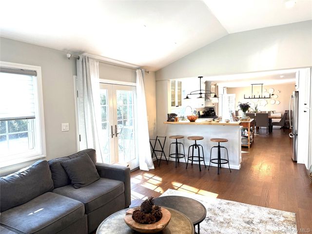 49 Spencer Drive, New Rochelle, NY 10801