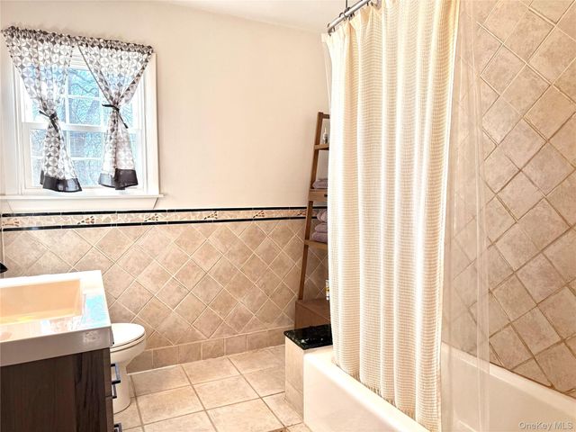 49 Spencer Drive, New Rochelle, NY 10801