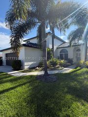 1920 NW 182nd Ter, Pembroke Pines, FL 33029