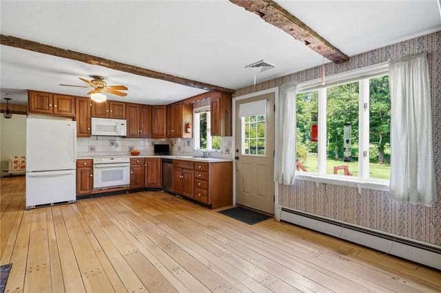 1387 Plainfield Pike Pike, Coventry, RI 02827