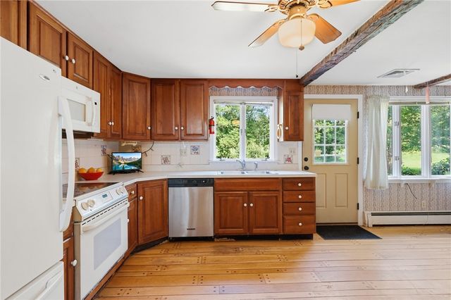 1387 Plainfield Pike Pike, Coventry, RI 02827