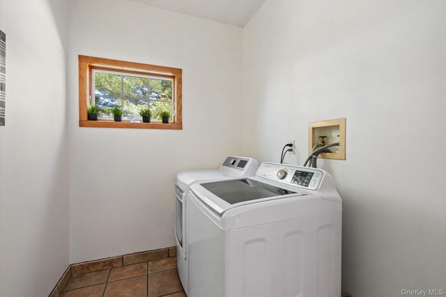 1 Fox Hollow Court, Dix Hills, NY 11746