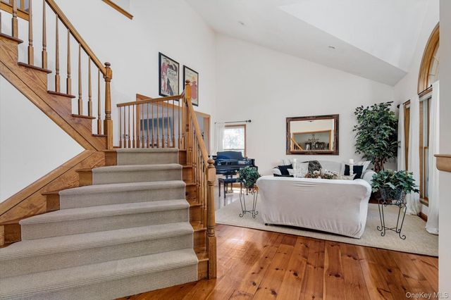 1 Fox Hollow Court, Dix Hills, NY 11746