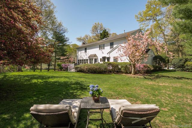 1 Fox Hollow Court, Dix Hills, NY 11746