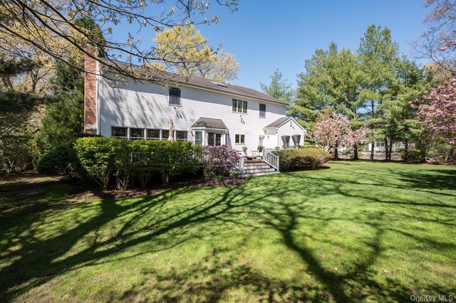 1 Fox Hollow Court, Dix Hills, NY 11746
