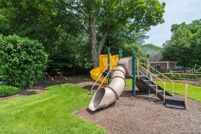 1 Fox Hollow Court, Dix Hills, NY 11746