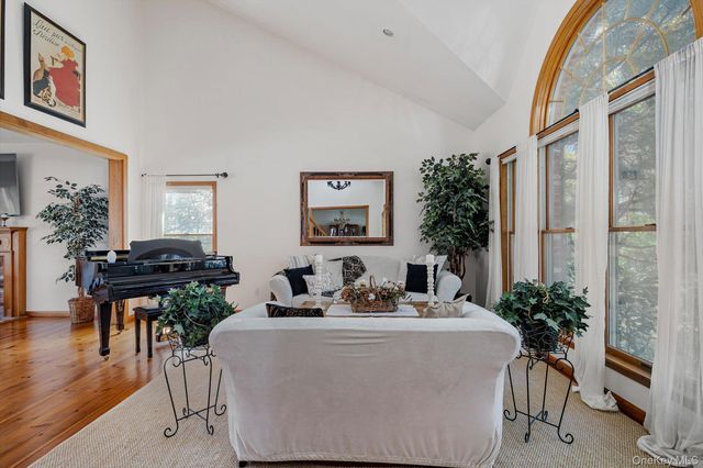 1 Fox Hollow Court, Dix Hills, NY 11746