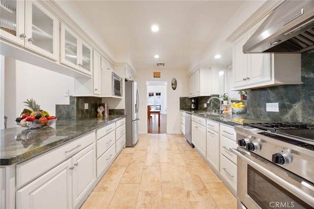 2321 Via Saldivar, Glendale, CA 91208