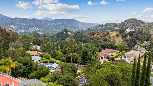 2321 Via Saldivar, Glendale, CA 91208