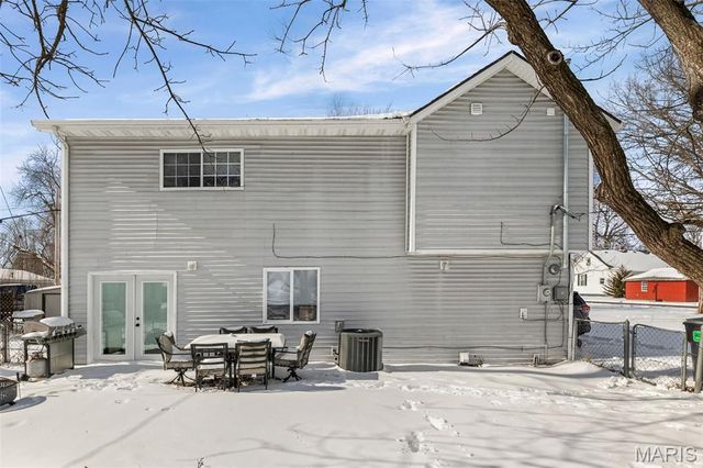 318 E Phillips Street, Mascoutah, IL 62258