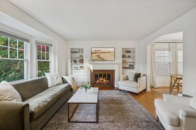 6319 N Le Mai Avenue, Chicago, IL 60646