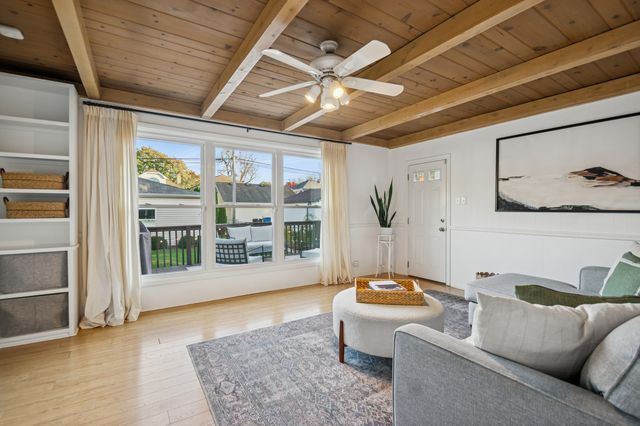 6319 N Le Mai Avenue, Chicago, IL 60646