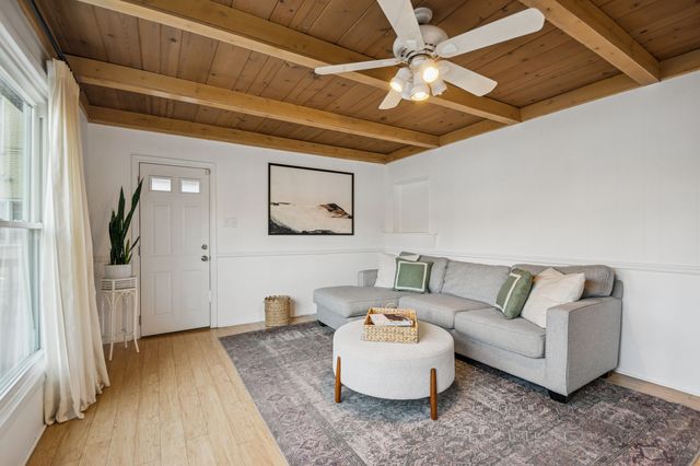 6319 N Le Mai Avenue, Chicago, IL 60646