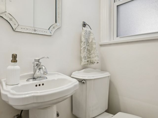 6319 N Le Mai Avenue, Chicago, IL 60646