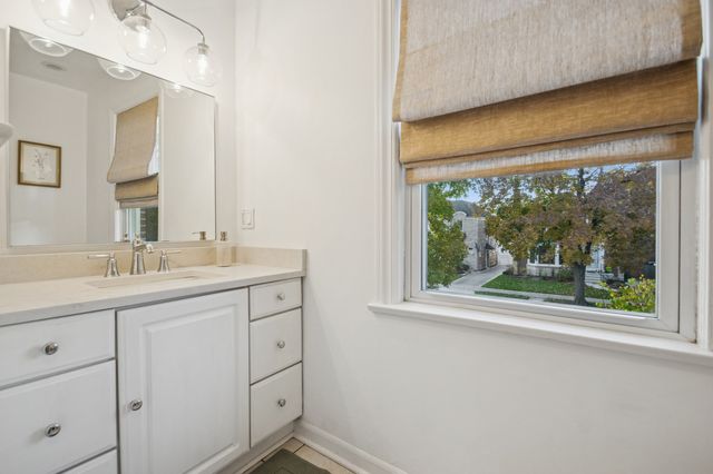 6319 N Le Mai Avenue, Chicago, IL 60646