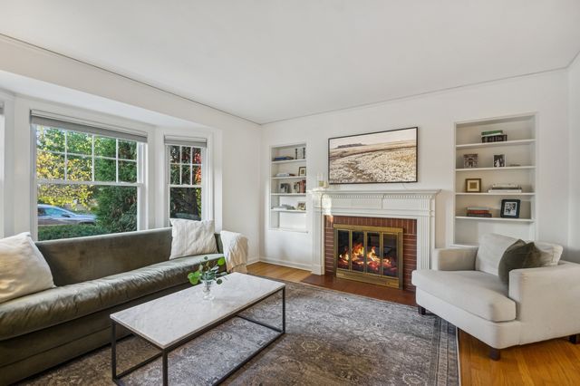 6319 N Le Mai Avenue, Chicago, IL 60646