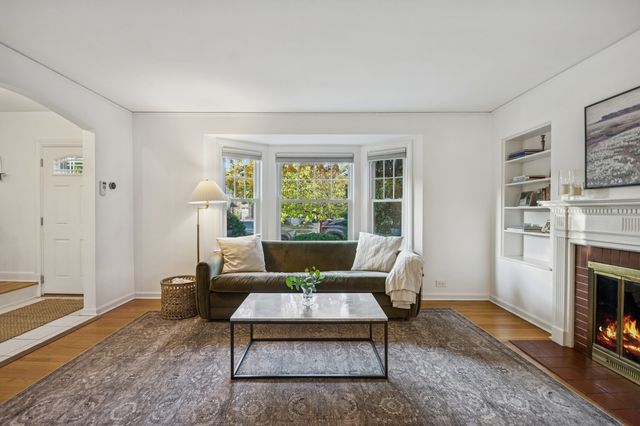 6319 N Le Mai Avenue, Chicago, IL 60646