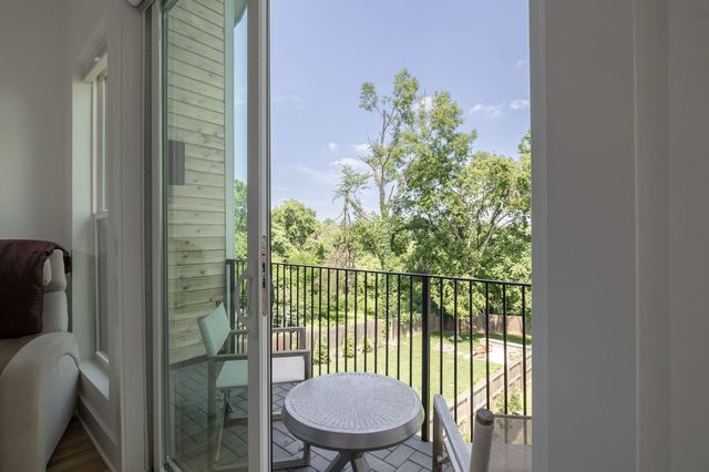 303A Riverside Dr, Nashville, TN 37206