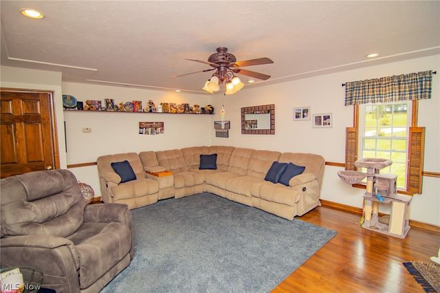 218 High Street, Amsterdam, OH 43903