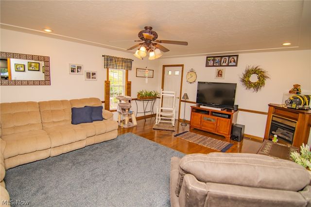 218 High Street, Amsterdam, OH 43903