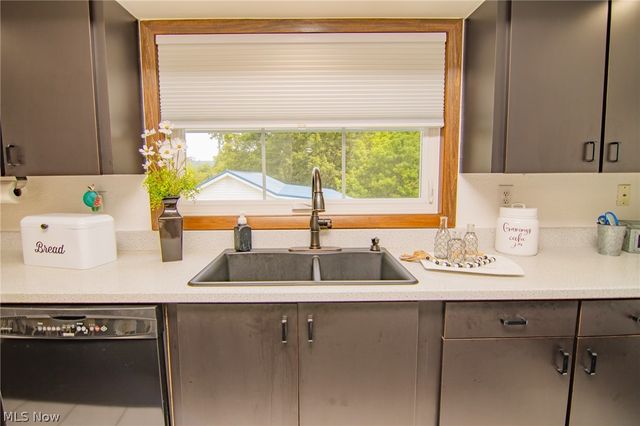 218 High Street, Amsterdam, OH 43903