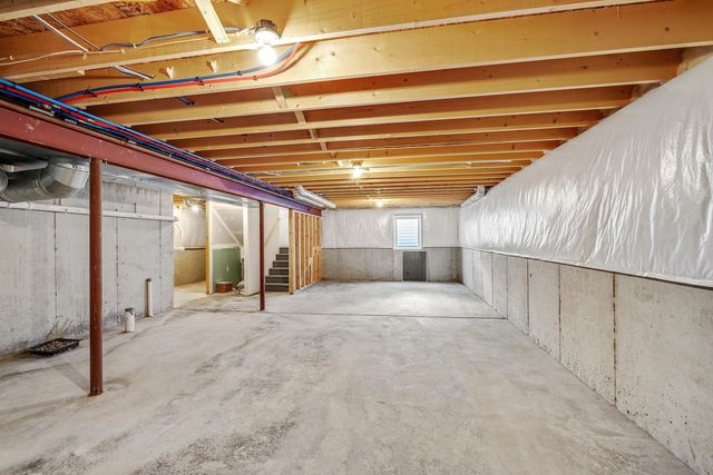 3758 Wild Grove Way, Valparaiso, IN 46385