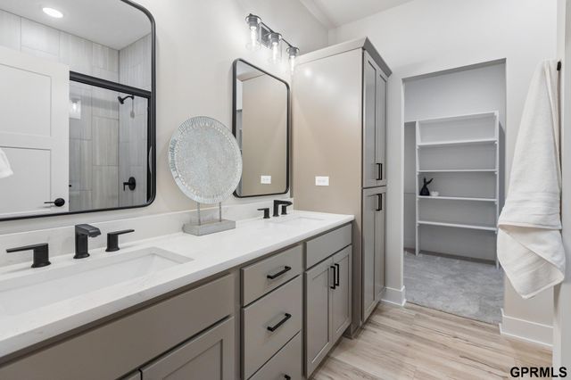 6317 S 208 Avenue, Elkhorn, NE 68022