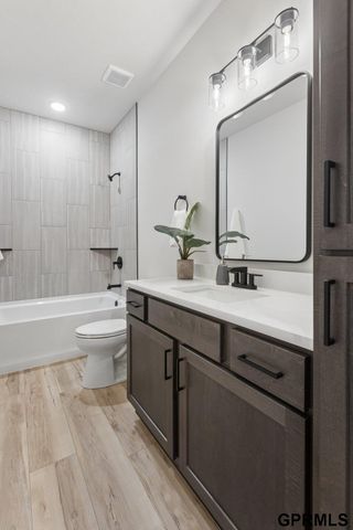 6317 S 208 Avenue, Elkhorn, NE 68022