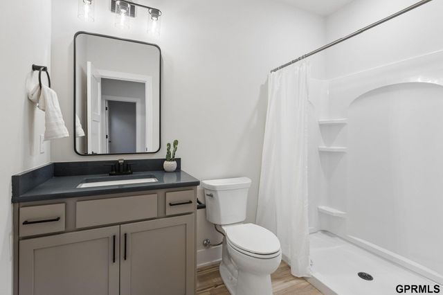 6317 S 208 Avenue, Elkhorn, NE 68022