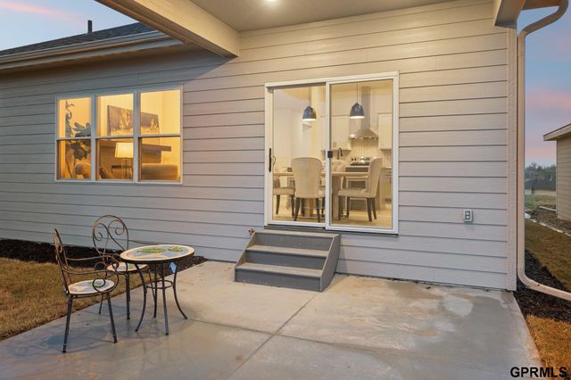 6317 S 208 Avenue, Elkhorn, NE 68022