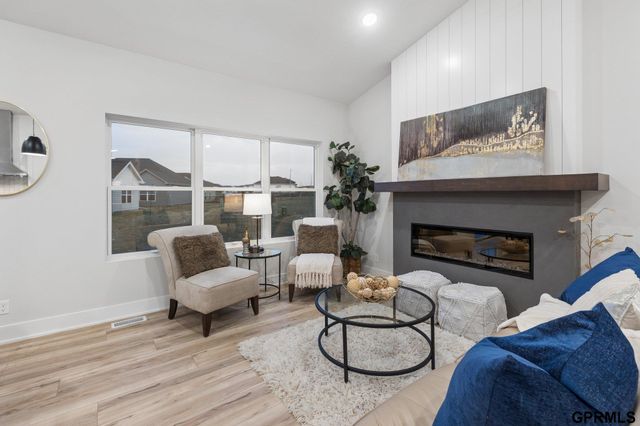 6317 S 208 Avenue, Elkhorn, NE 68022