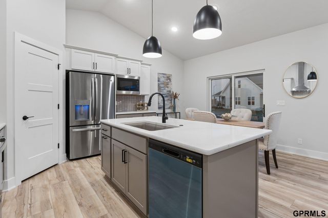6317 S 208 Avenue, Elkhorn, NE 68022