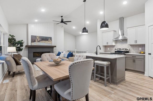 6317 S 208 Avenue, Elkhorn, NE 68022