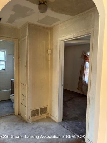 902 W Shiawassee Street, Lansing, MI 48915