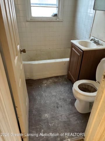 902 W Shiawassee Street, Lansing, MI 48915