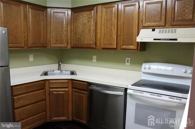 5219 RAVENS CREST DR, Plainsboro, NJ 08536