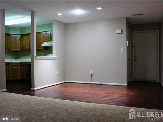 5219 RAVENS CREST DR, Plainsboro, NJ 08536