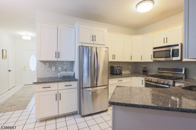 8409 Brittany Dr, Wayne Twp., NJ 07470