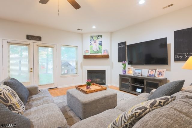 8409 Brittany Dr, Wayne Twp., NJ 07470