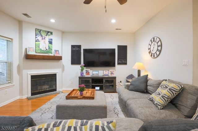8409 Brittany Dr, Wayne Twp., NJ 07470
