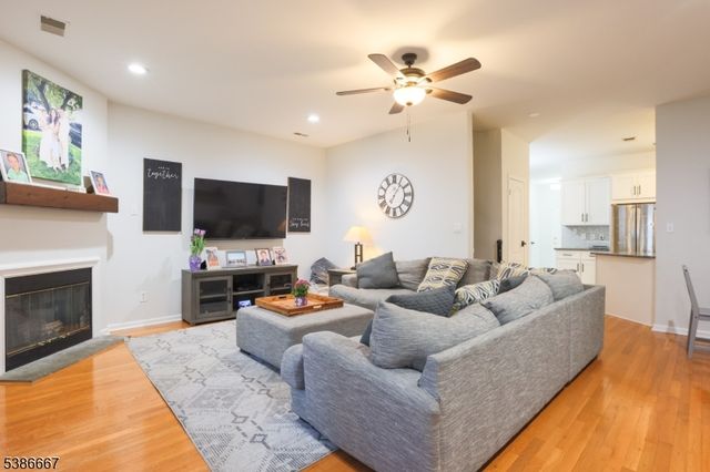 8409 Brittany Dr, Wayne Twp., NJ 07470