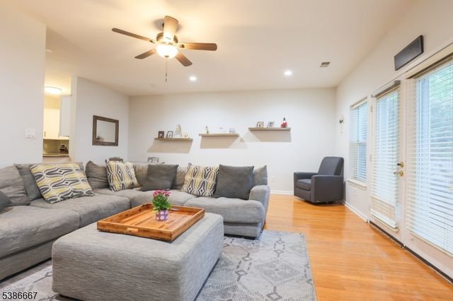 8409 Brittany Dr, Wayne Twp., NJ 07470